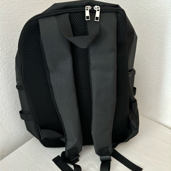 Backpack - Picture 4 of 5